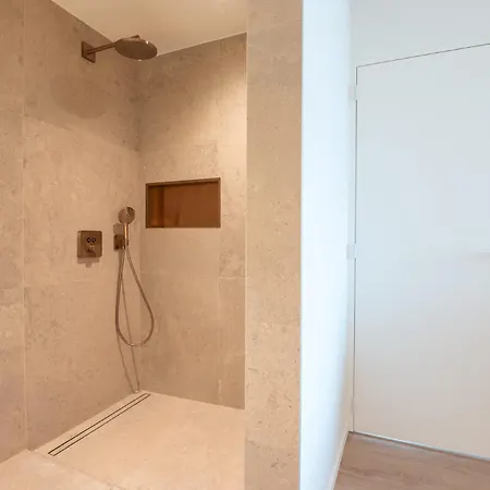 Superior Duplex With 2 Bedrooms Apartment *